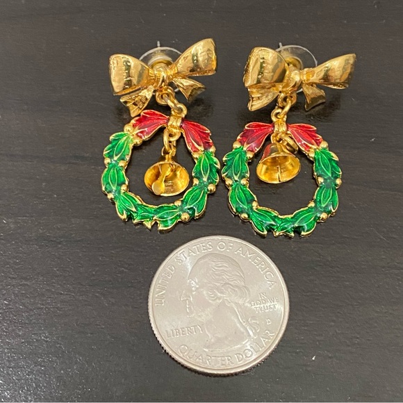 Vintage Unsigned Bow Holiday Wreath with Dangling Bell Christmas Earrings - Picture 6 of 12